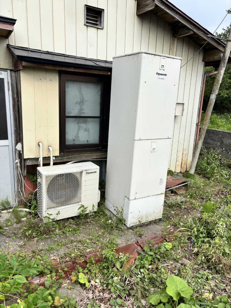 交換前のパナソニックのエコキュート（気仙沼市）