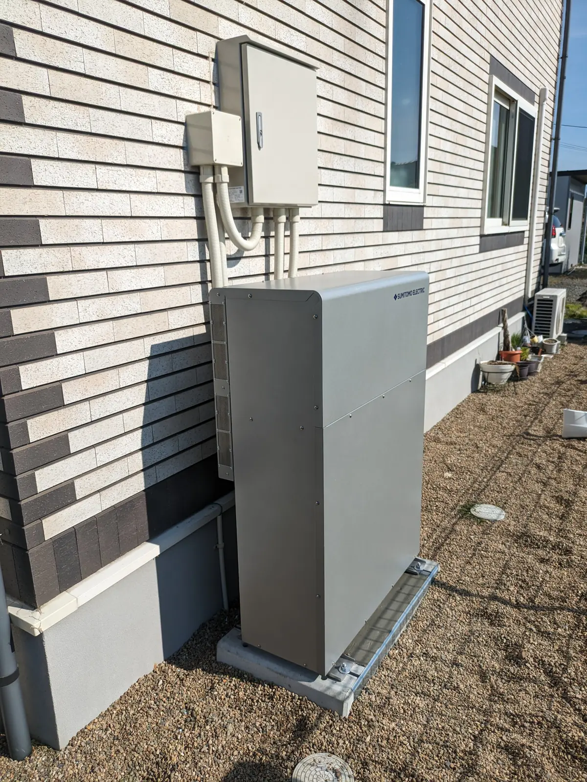 村田町の住宅に設置した住友電工の蓄電システム