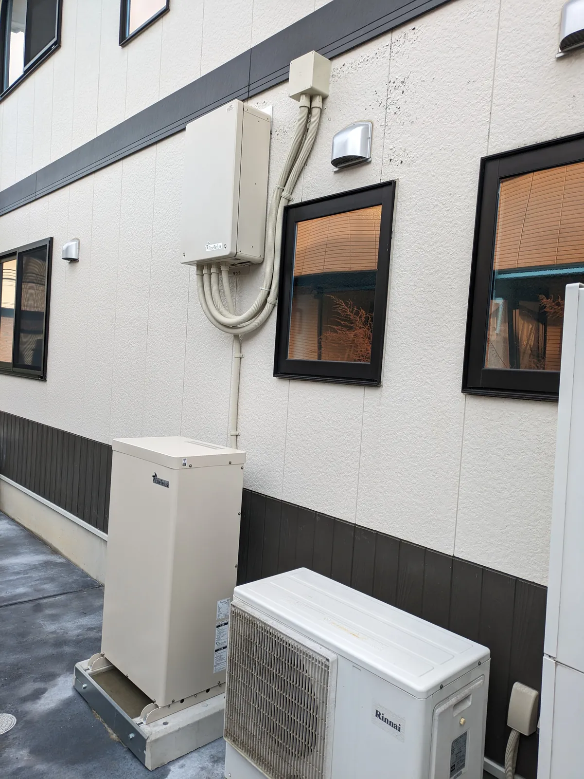仙台市青葉区の住宅に設置した蓄電池ユニットとパワーコンディショナ