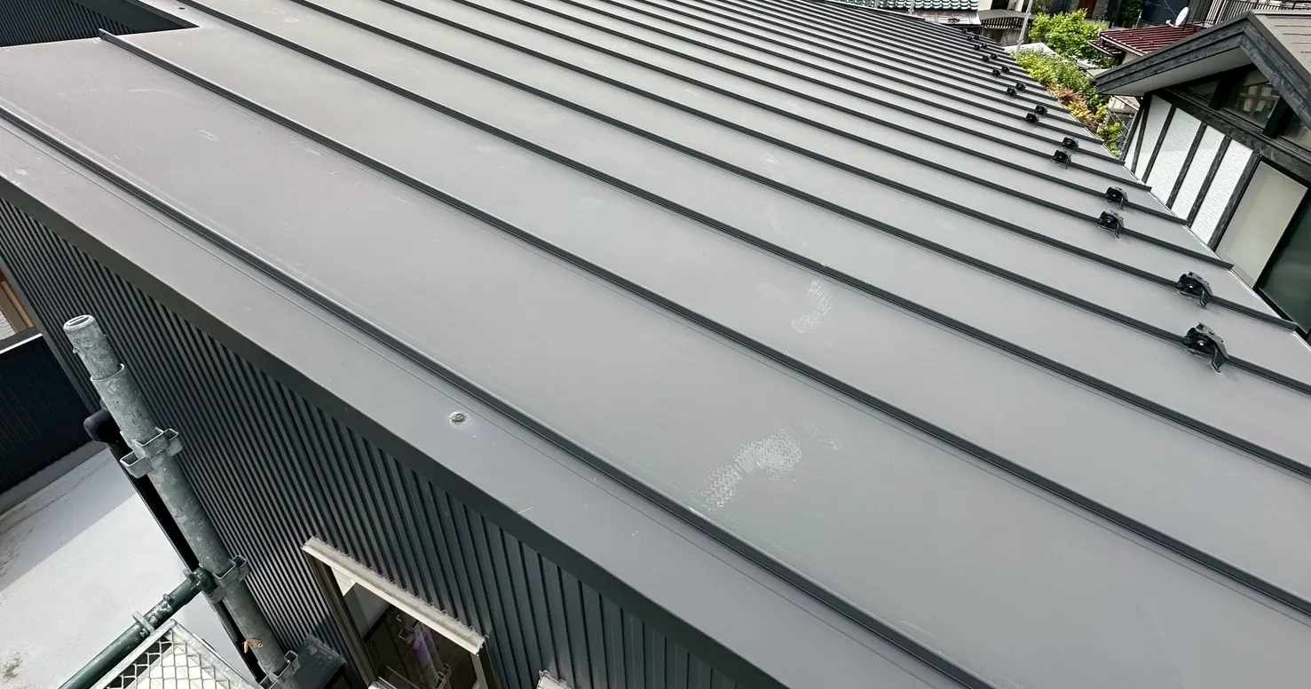 パネル設置前の金属屋根