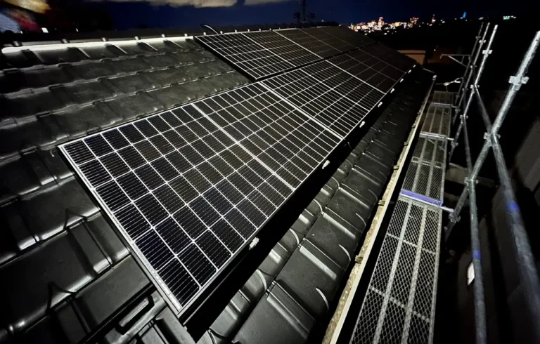 仙台市青葉区｜瓦屋根への太陽光発電と長州産業 蓄電池7.04kWhの設置工事