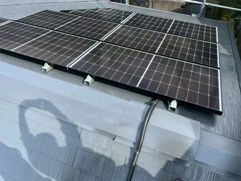 仙台市泉区｜屋根塗装と太陽光発電・長州産業 蓄電池6.5kWhの設置工事の施工写真