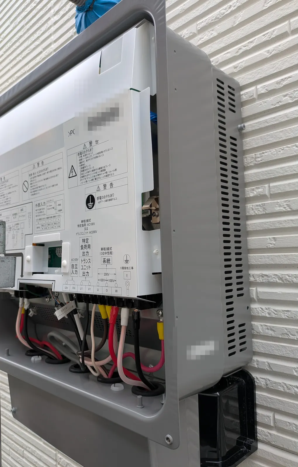 外壁に設置したマルチ蓄電パワーコンディショナ